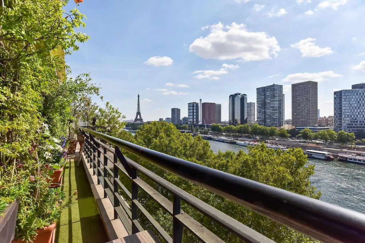 Eiffel Tower Mirabeau Bridge'S Eagle Sight Appartement Parijs