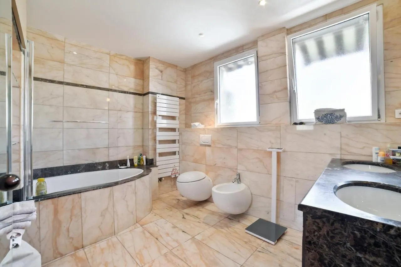 Eiffel Tower Mirabeau Bridge'S Eagle Sight Appartement Parijs