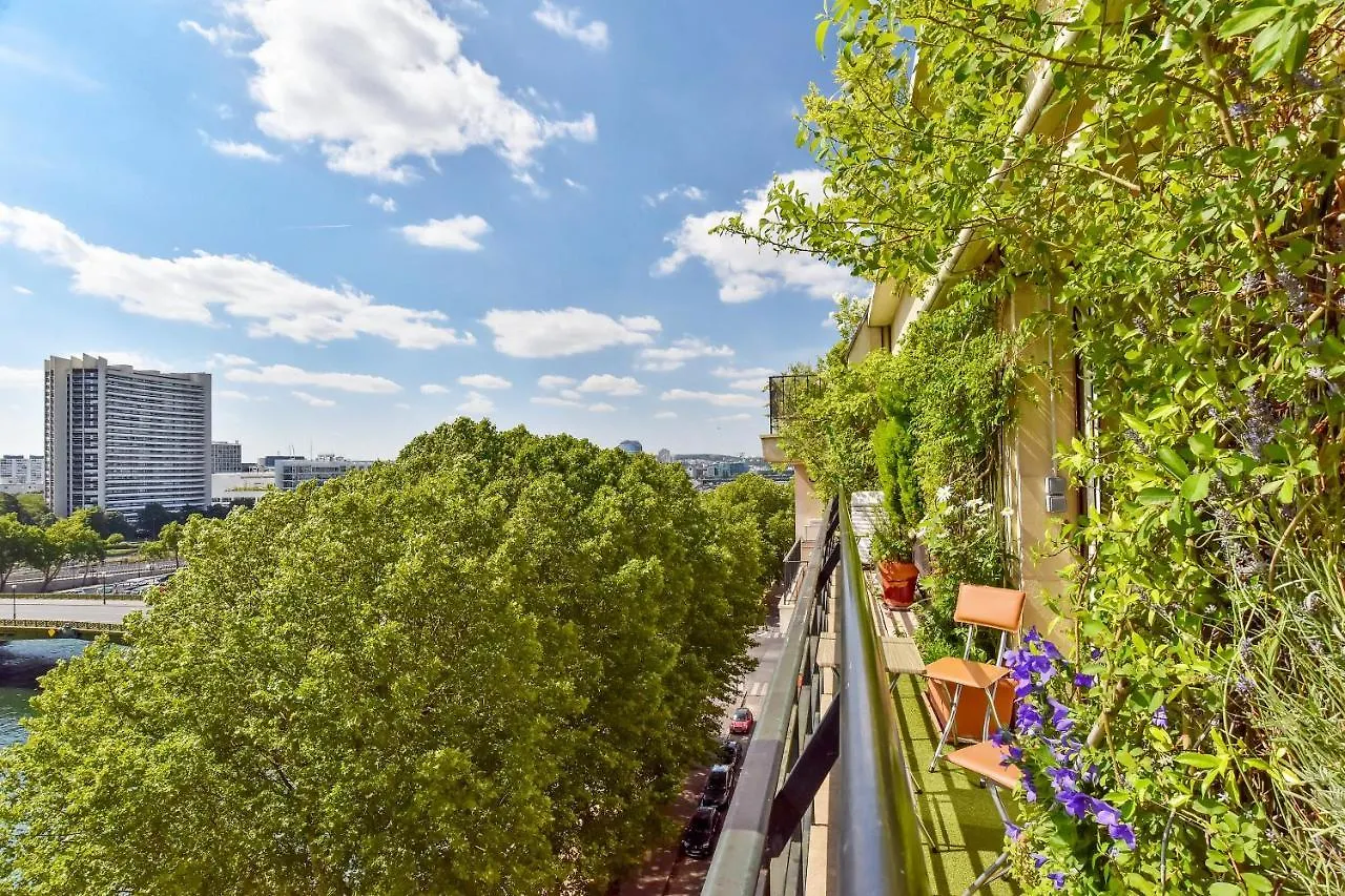Eiffel Tower Mirabeau Bridge'S Eagle Sight Appartement Parijs